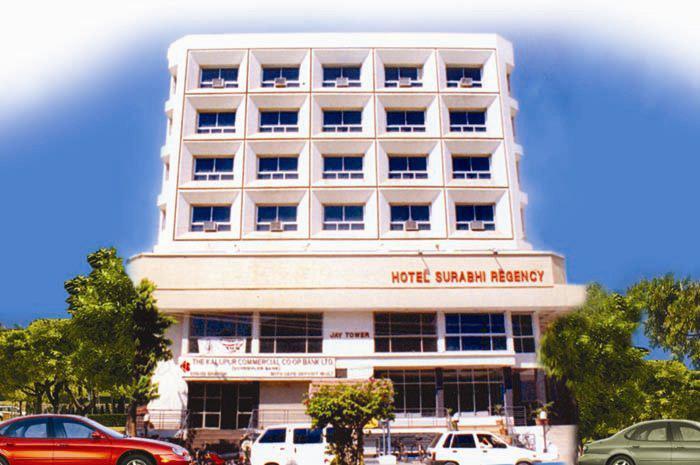 Hotel Surabhi Regency Ānand 外观 照片