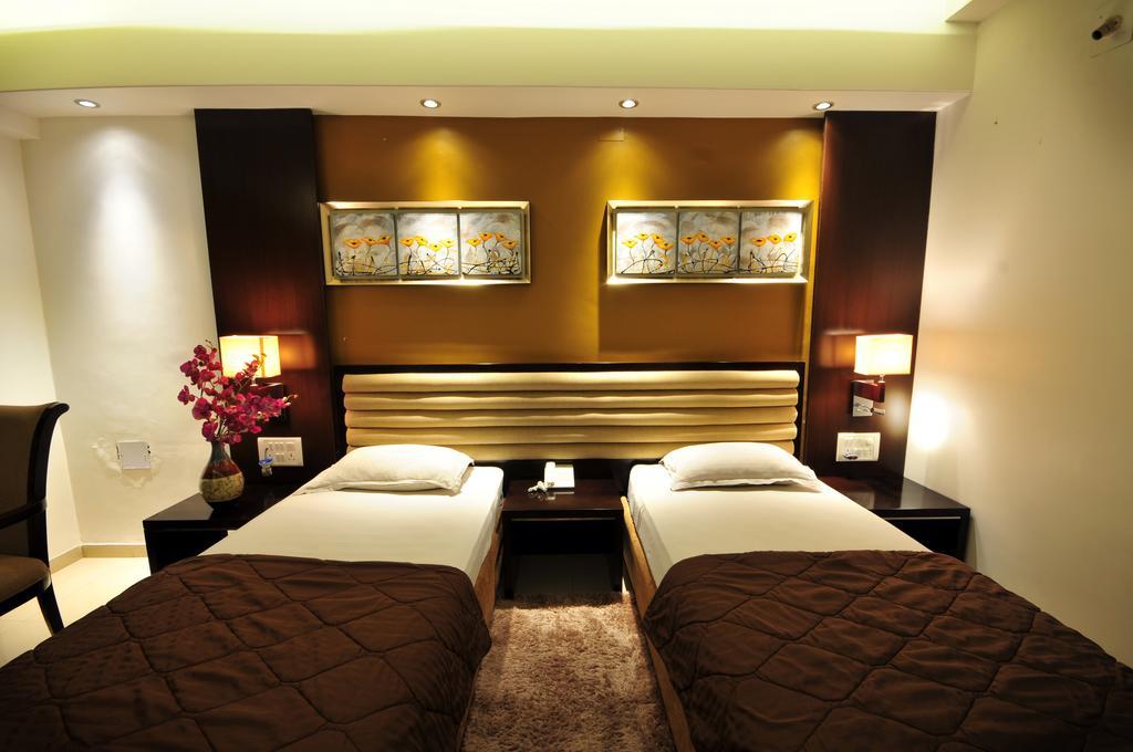 Hotel Surabhi Regency Ānand 客房 照片