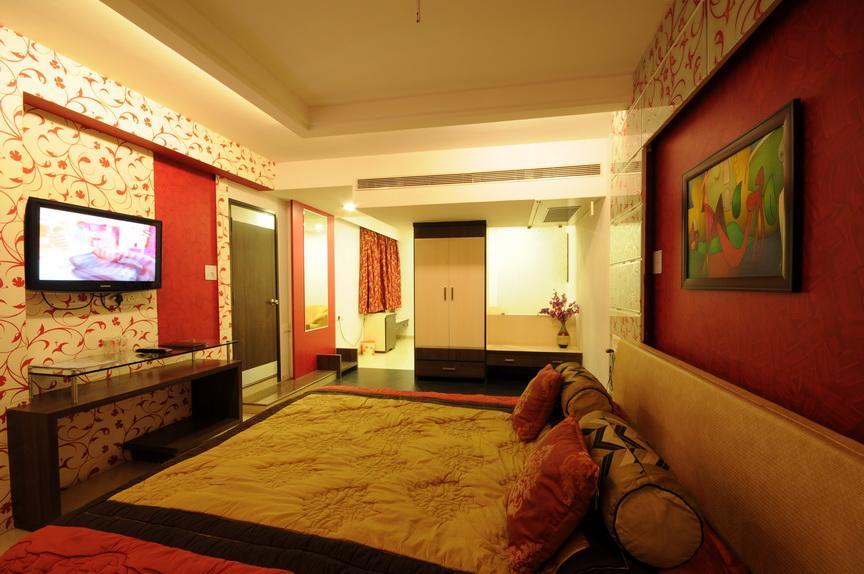 Hotel Surabhi Regency Ānand 外观 照片